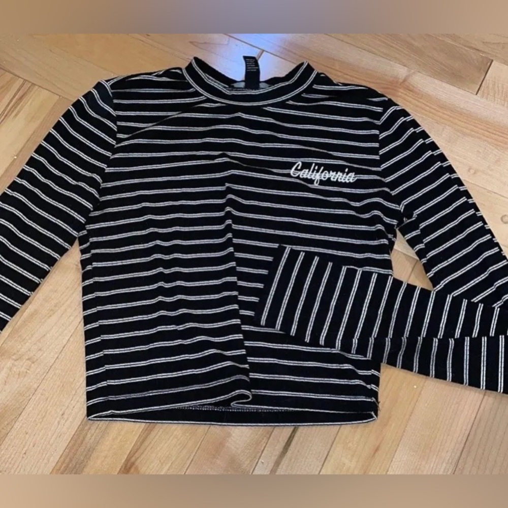Forever 21 Cropped Long Sleeve, Size S